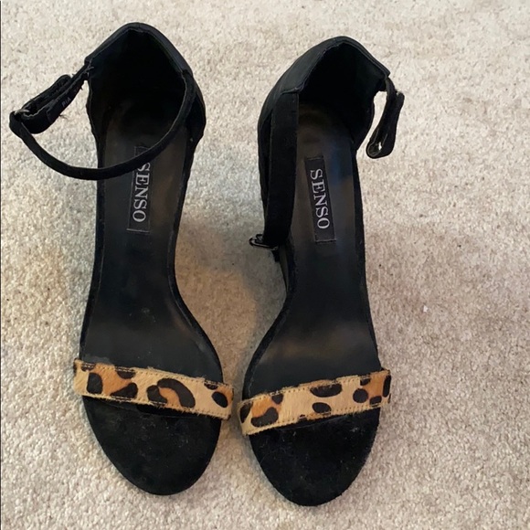 Heels with leopard - Picture 2 of 5